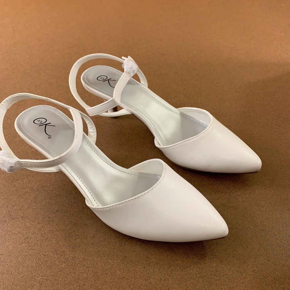 It's OK Womens Shoe Size 9 White Faux Leather Pointed Toe Darla Kitten Heels New